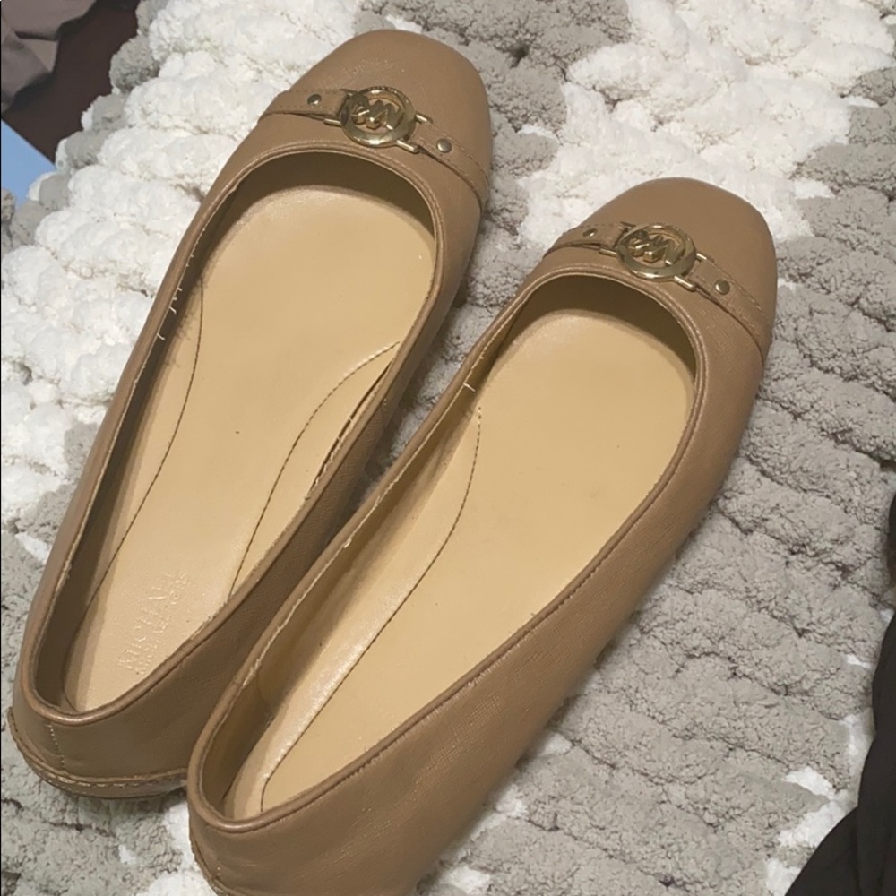 Michael Kors light tan/khaki flats